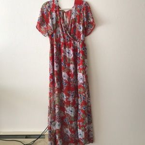 1x short romper, leg slit, bottom back